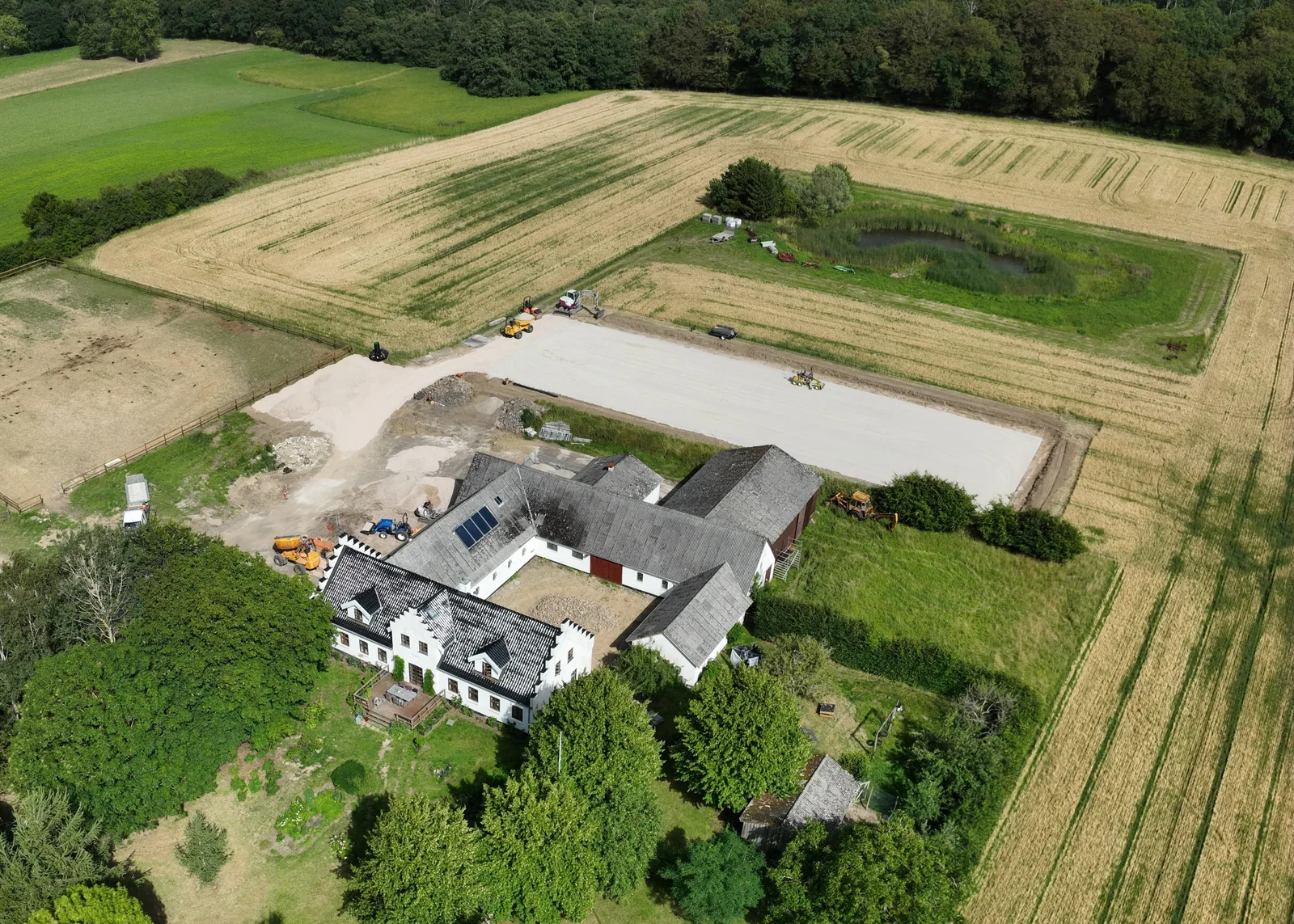 Luftfoto af ridebaneprojektet på Markildevej 8